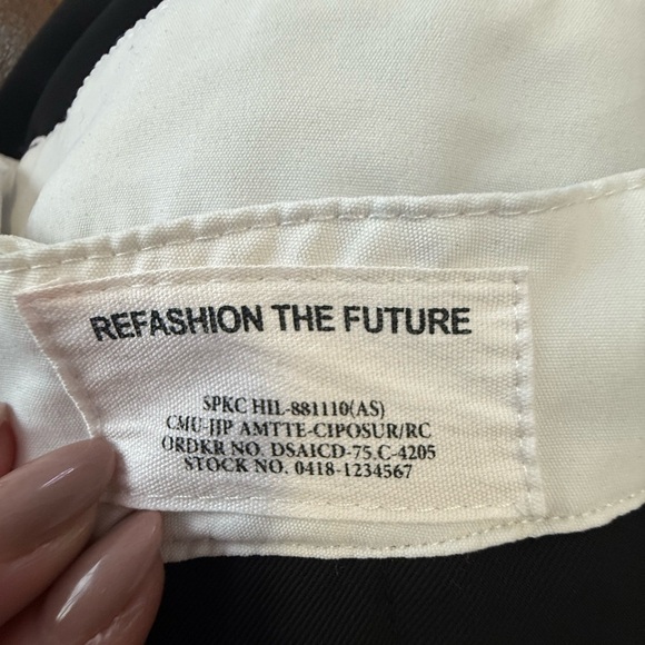 Stylish Black and White Women's Trousers - Picture 4 of 6